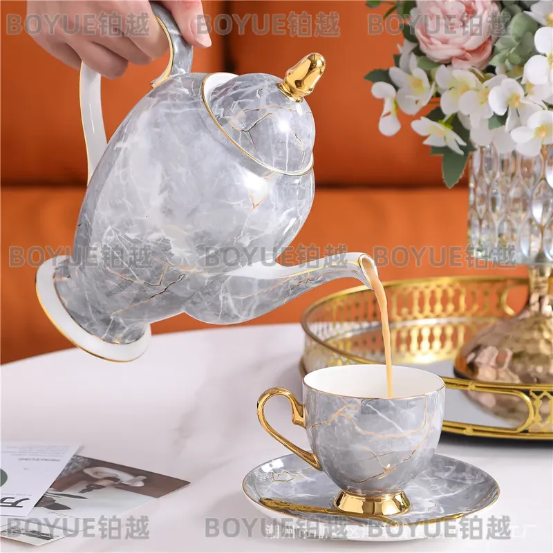 Set di Tazze e Piattini in Por - Luxury Gift Set recensione e prezzo