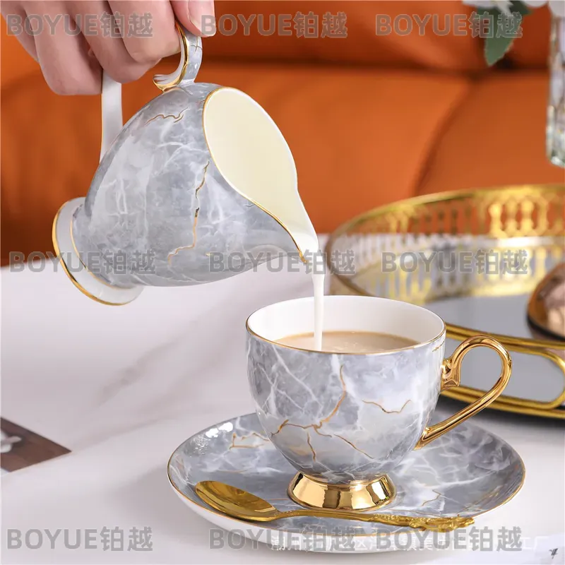 Set di Tazze e Piattini in Por - Luxury Gift Set recensione e prezzo