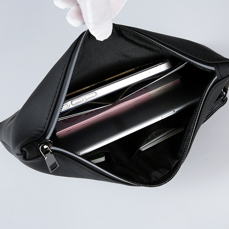 Borsa a Mano da Uomo in Morbid - Leather Wallet Men recensione e prezzo
